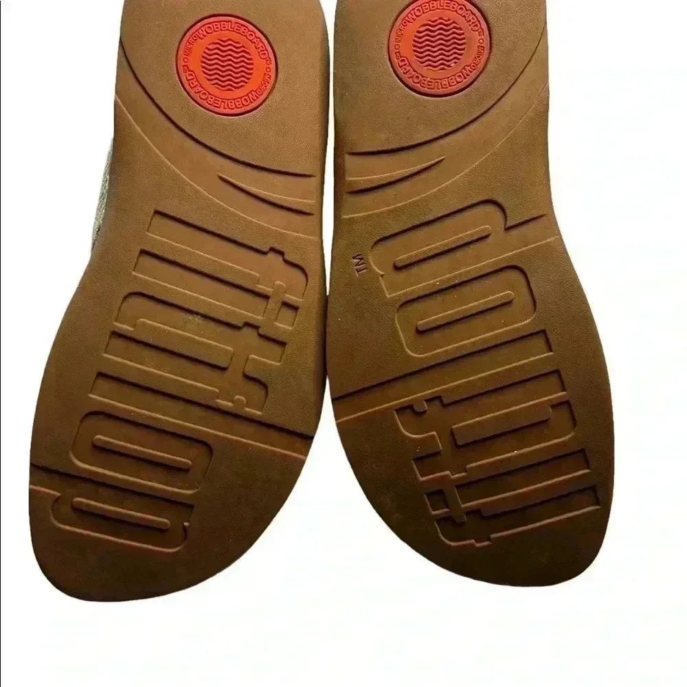 WOMEN’S FITFLOPS GOLD W/GOLD BEADED DETAILS•SIZE 10•PREOWNED GREAT CONDITION•